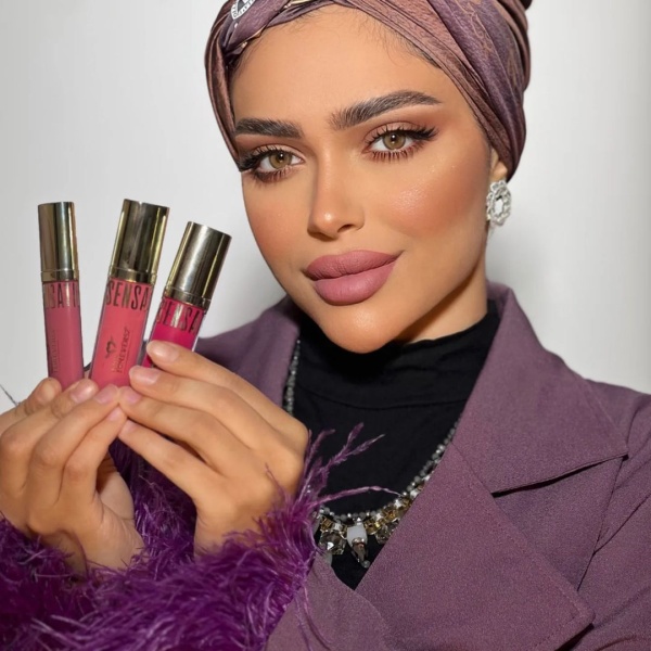 Liquid matte lipstick