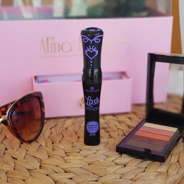 Essence blue mascara - Image 6