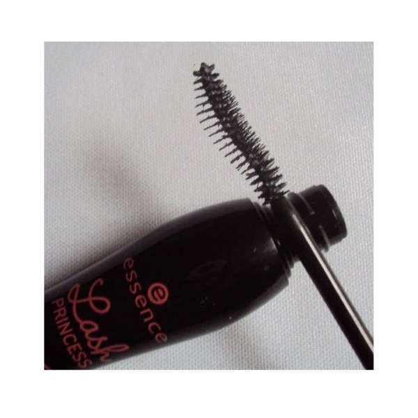 Essence blue mascara - Image 2