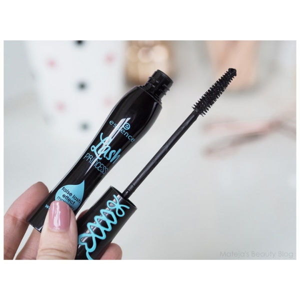 Essence blue mascara - Image 8